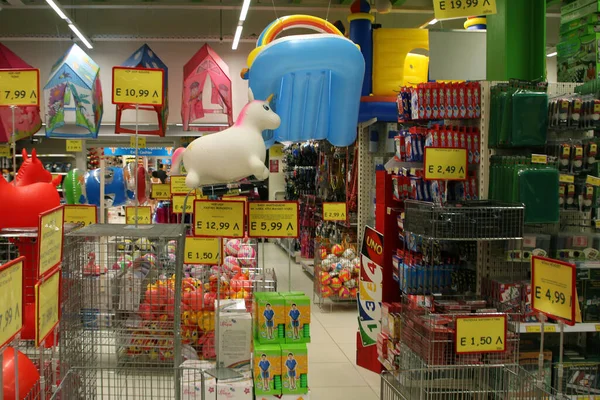 Fotos de Brinquedos supermercado, Imagens de Brinquedos supermercado sem  royalties